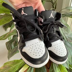 Girls Air Jordan ‘zen master’ high tops, size 9